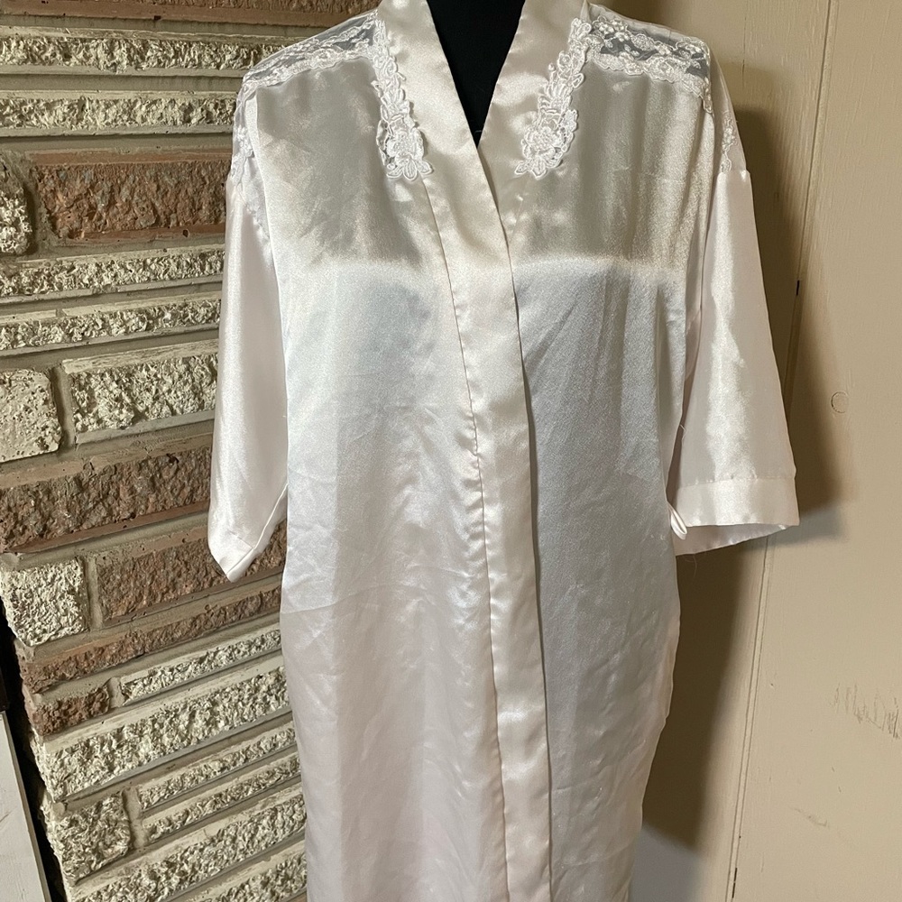 Light pink small vintage robe
